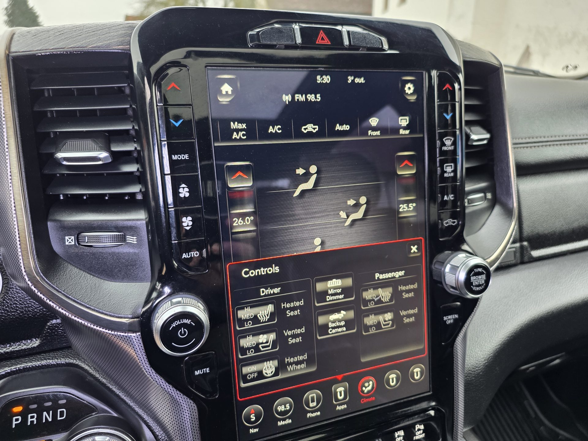 RAM 1500 Laramie 12-Zoll-Uconnect-Touchscreen mit Navigation, Apple CarPlay und Android Auto