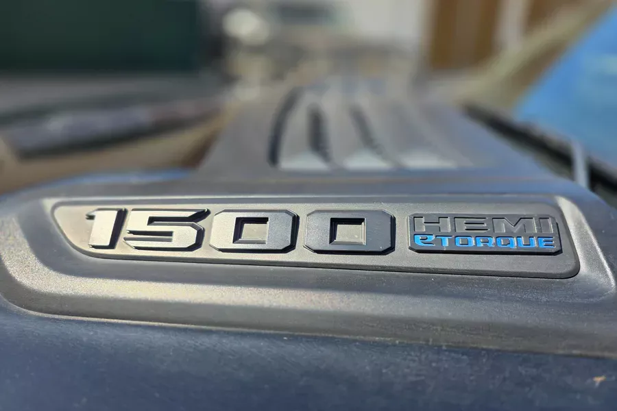 1500-HEMI-eTorque-Emblem am Dodge RAM 1500 Limited