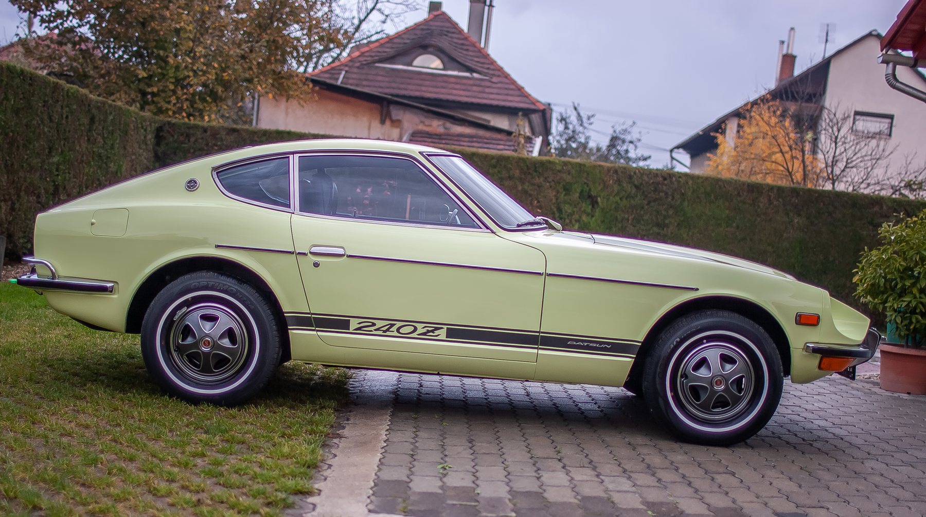 スタンダードクラシック 1972 Datsun 240Z in Switzerland | Bavaria Sports Cars