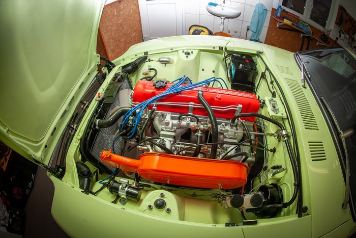Door card and window winder inside a Datsun 240Z
