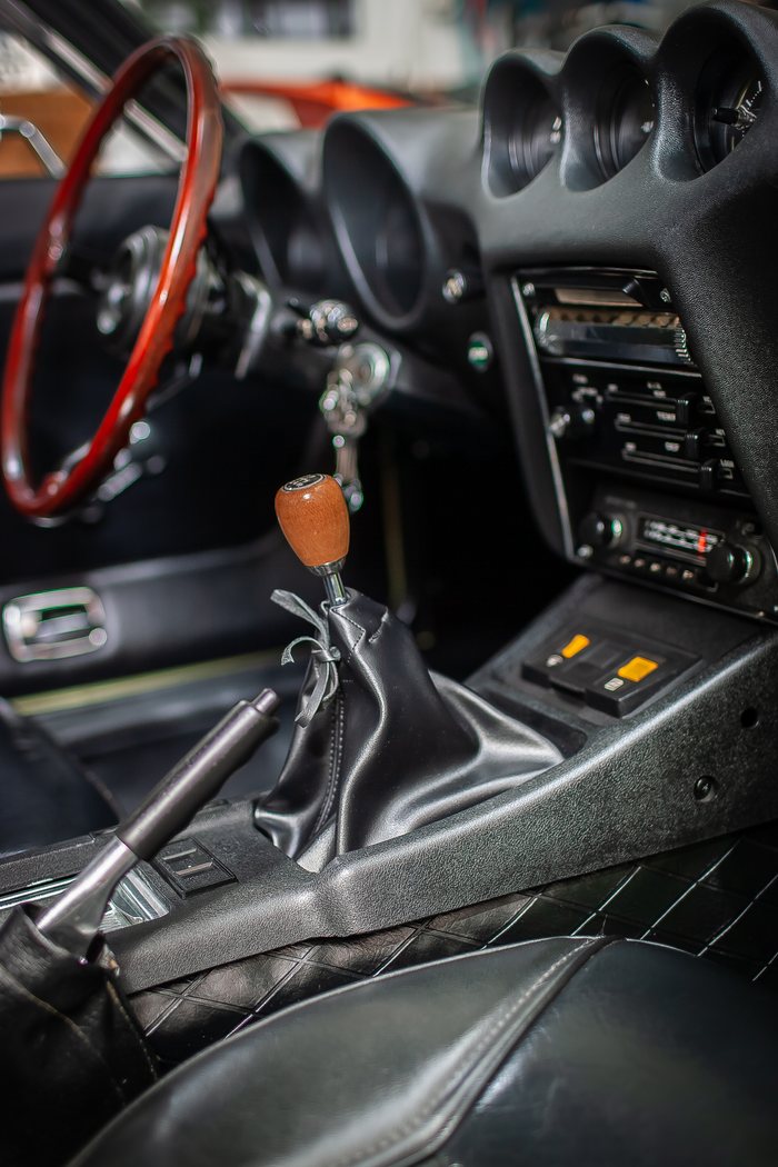 Speedometer and tachometer in the instrument binnacle of a Datsun 240Z