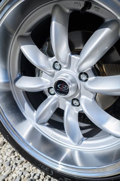 Centre cap and spokes of a 17-inch wheel on a black Datsun 280Z