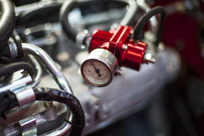 Adjustable fuel pressure regulator and braided lines on a modified Datsun 280Z L28 engine