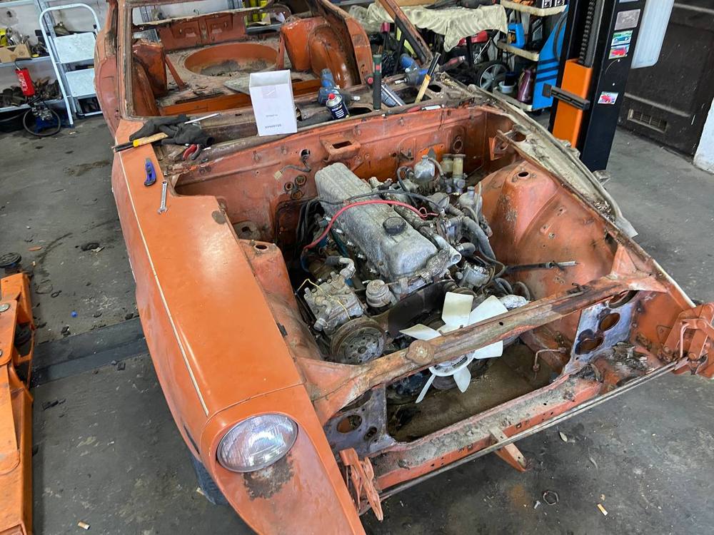 Datsun 240Z teardown front end stripped engine ready for removal — S30 restoration