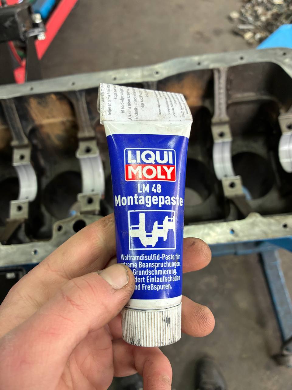 Checking Datsun L24 bearing clearance Plastigauge — 240Z precision engine rebuild