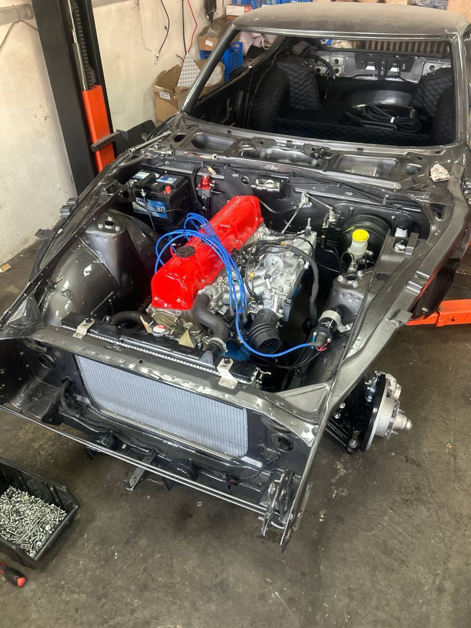 Rebuilt Datsun 240Z L24 engine fitted restored gunmetal engine bay — S30