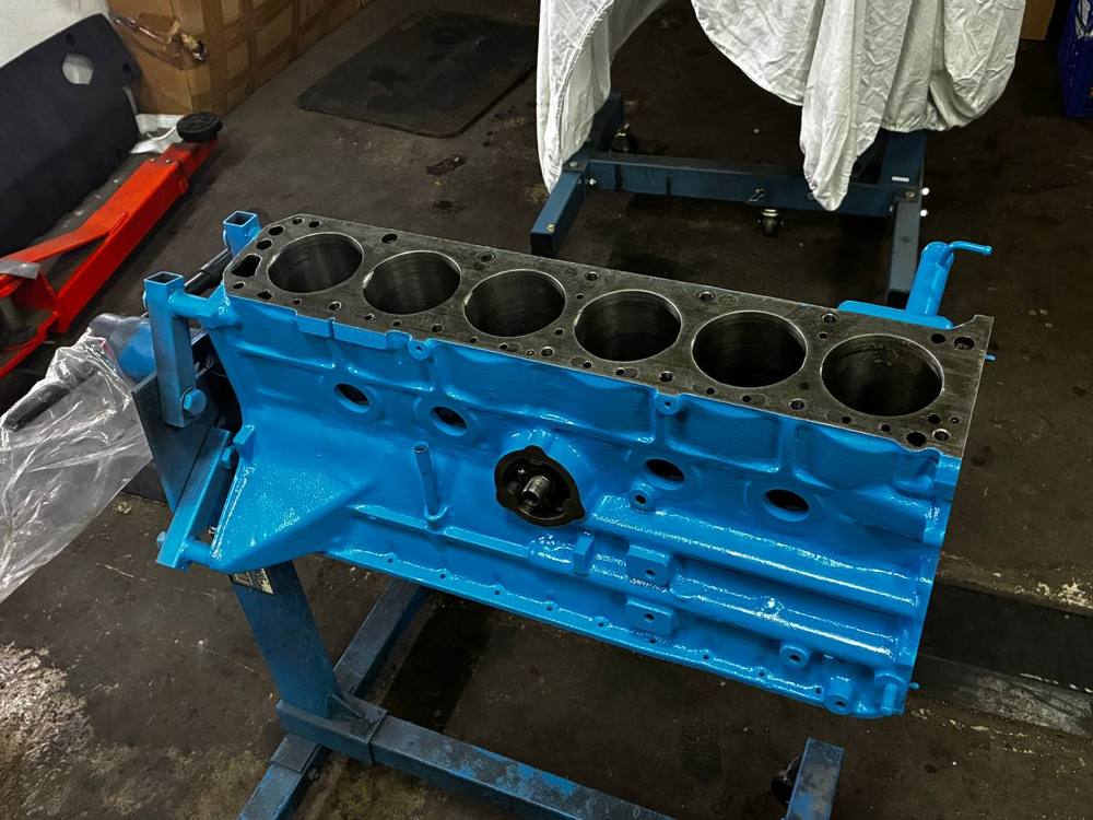 Datsun 240Z L24 block refinished factory-correct Datsun engine blue — rebuild