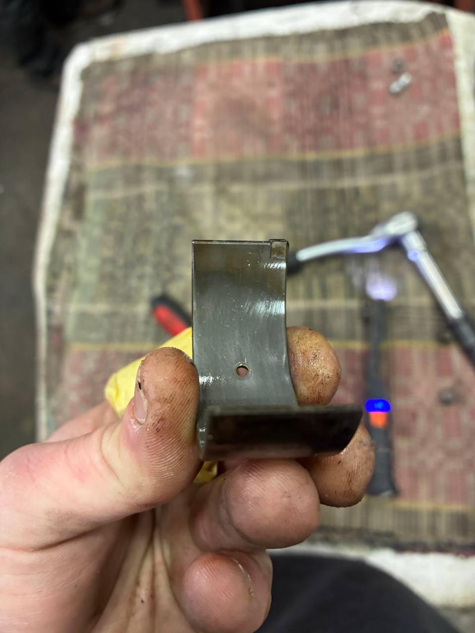 Datsun L24 bearing shell wear pattern — reason for 240Z engine rebuild