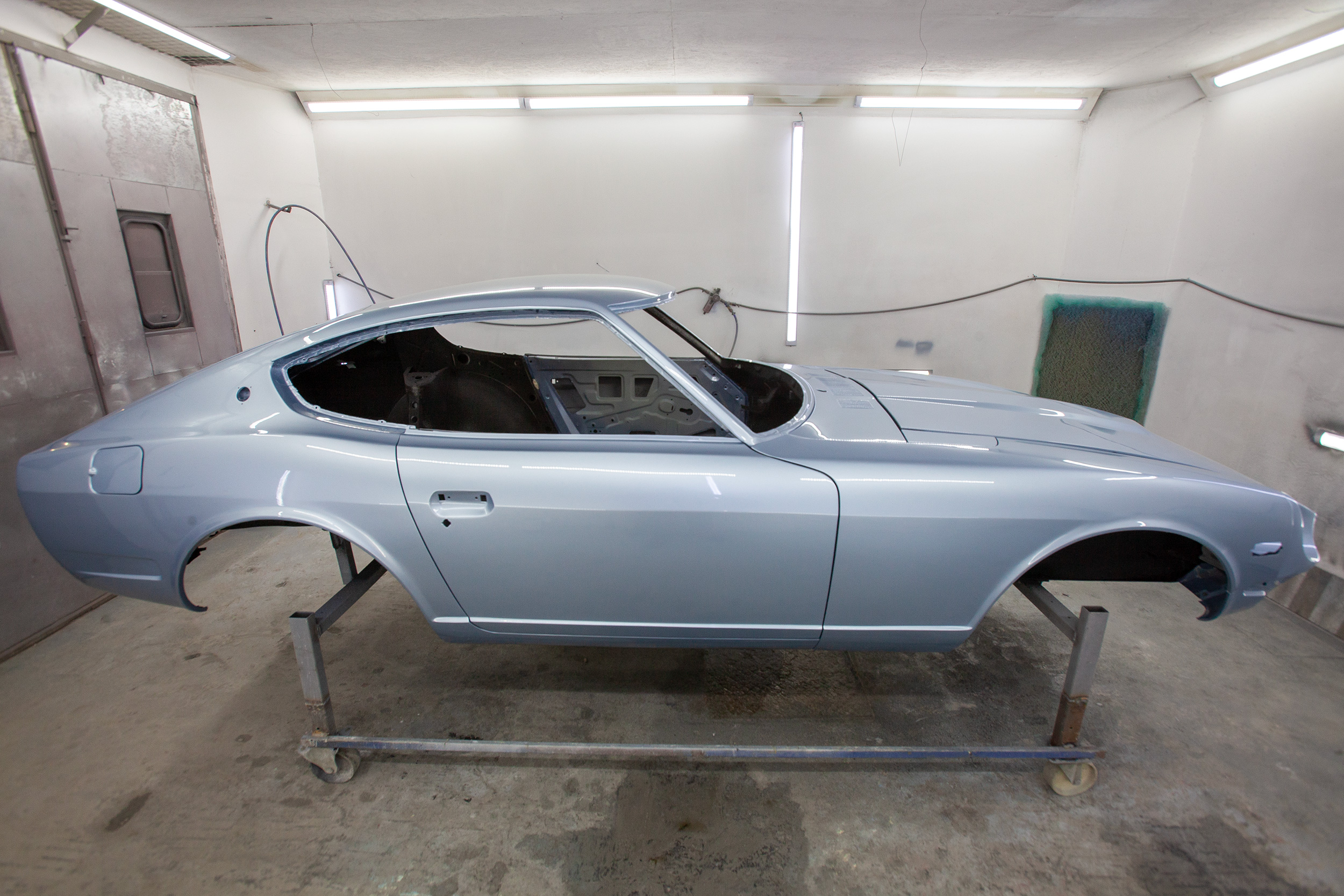 Datsun 240Z restauration complète — vue arrière trois-quarts