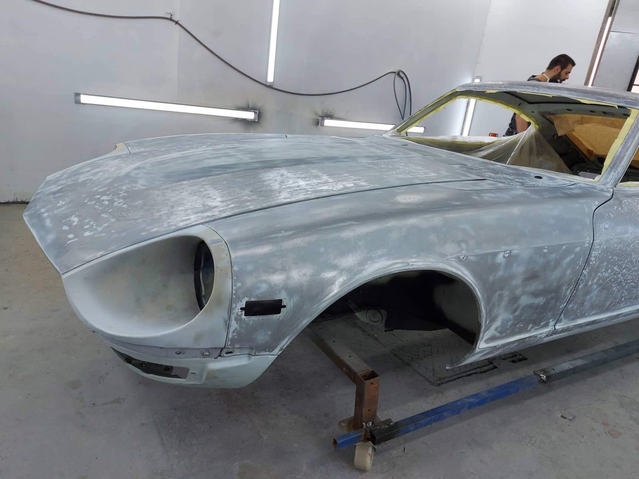 Datsun 240Z Epoxidgrundierung während der Schweißarbeiten