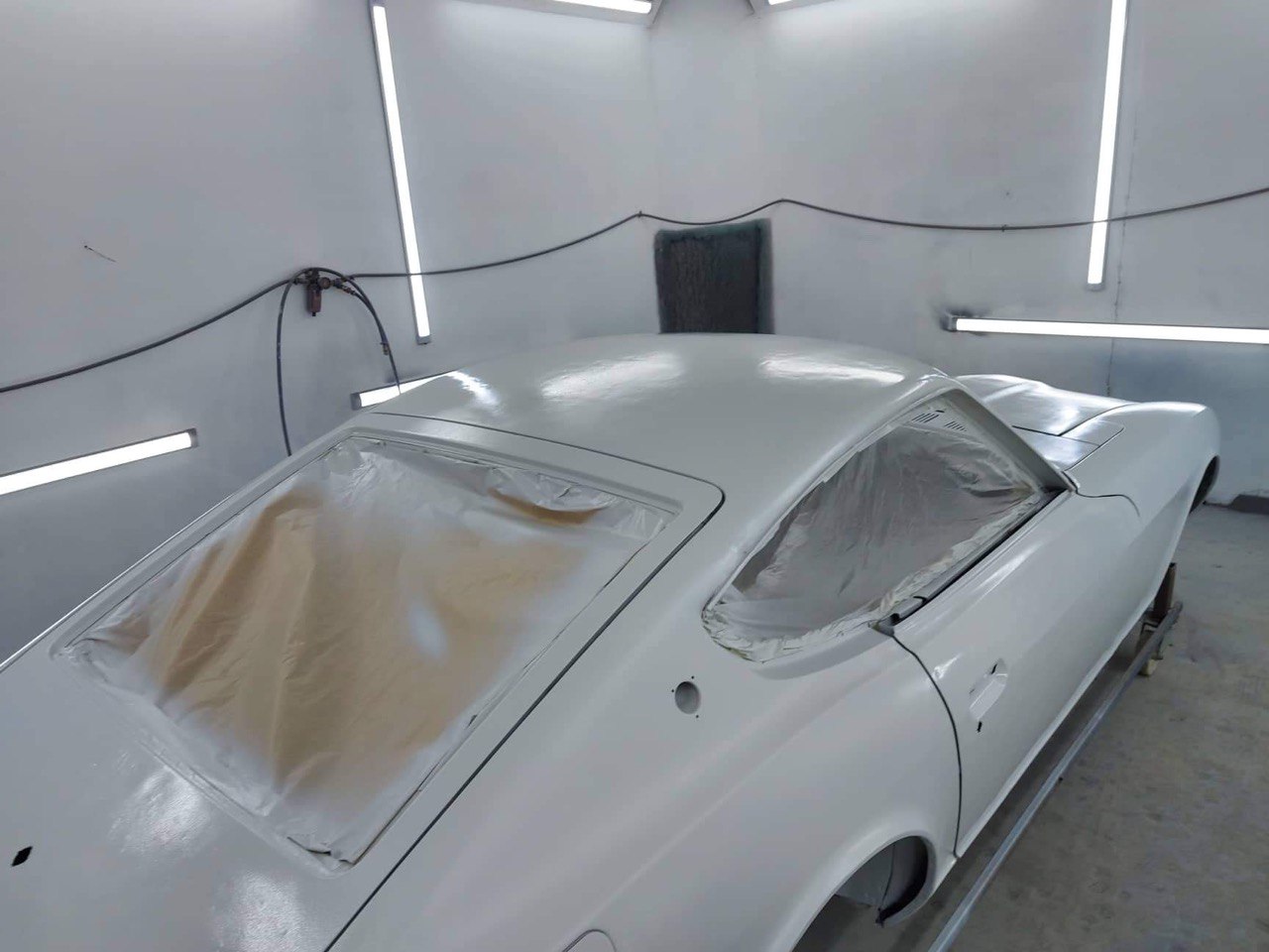 Datsun 240Z apprêt époxy appliqué sur métal nu