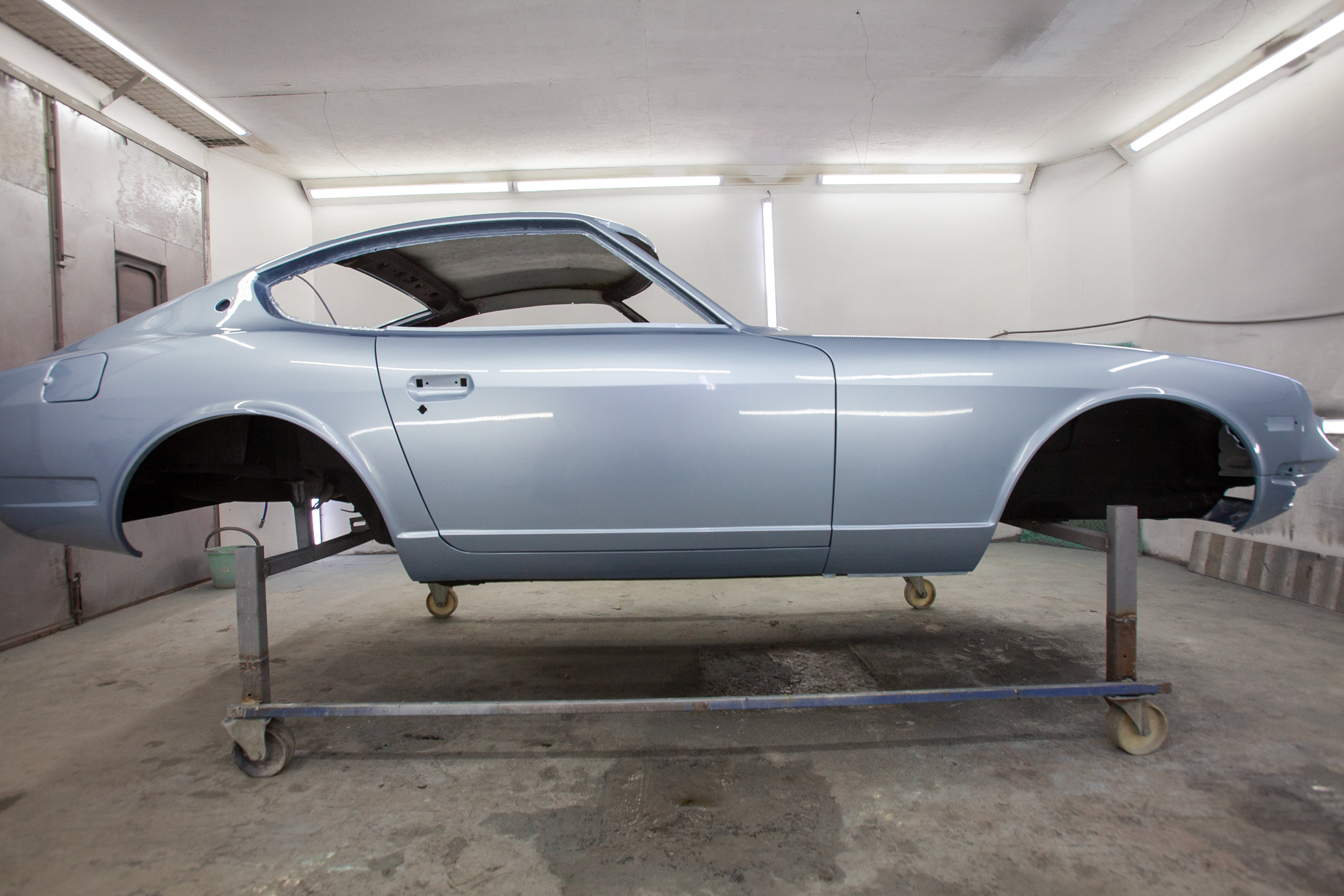 Datsun 240Z motorruimte gerestaureerd naar originele staat