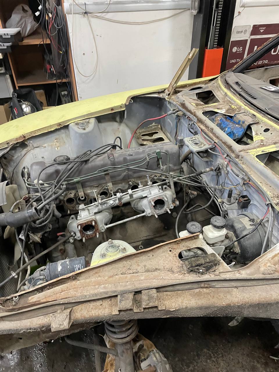 Datsun 240Z full disassembly and strip-down process