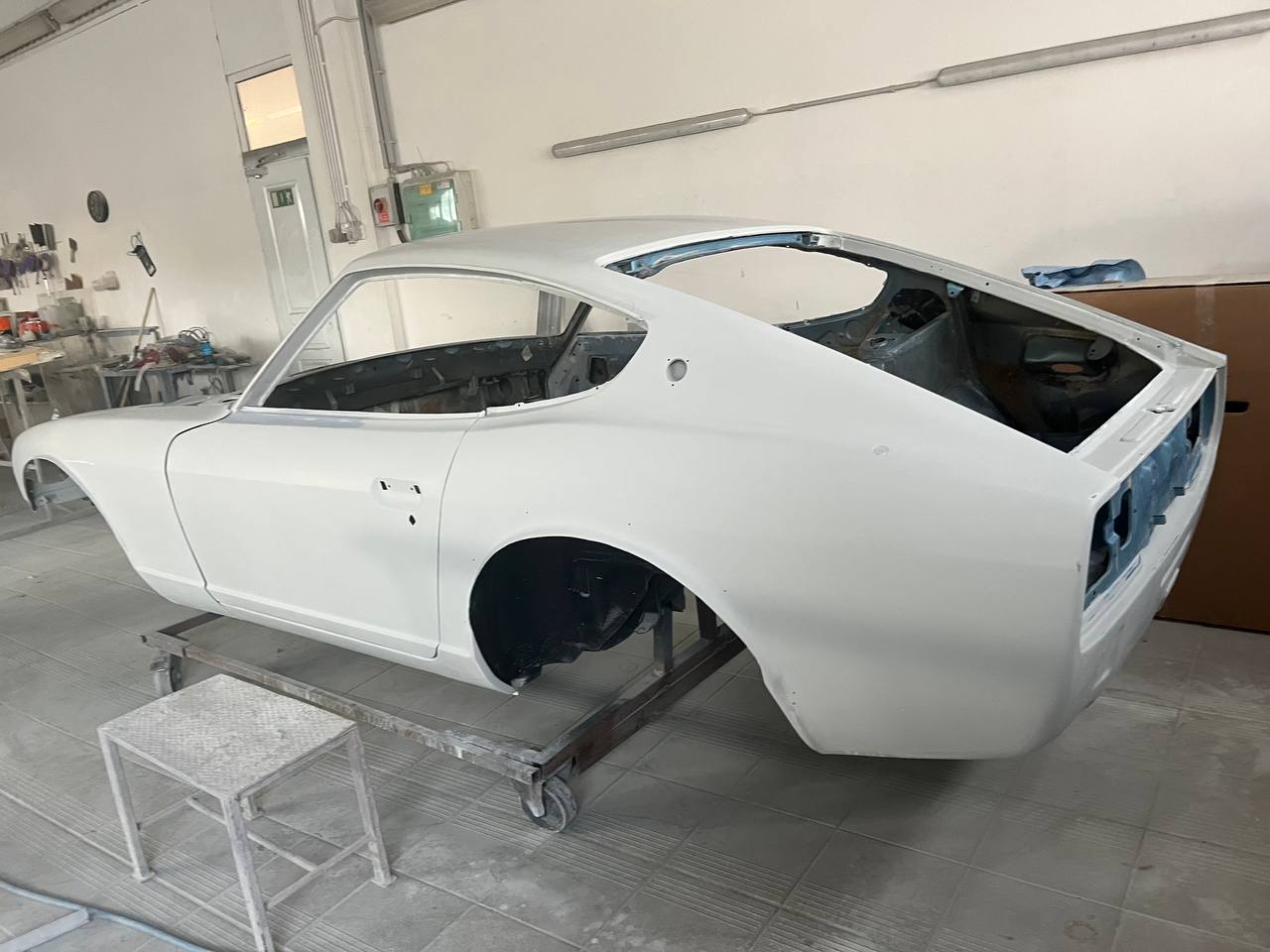 Datsun 260Z final primer stage before brilliant silver paint — S30 restoration