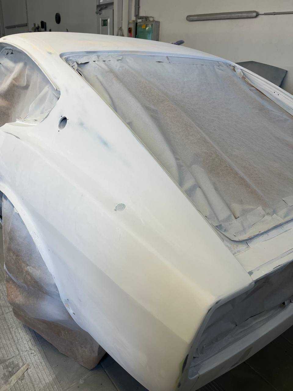 Datsun 260Z primer sanding between coats — S30 restoration bodywork