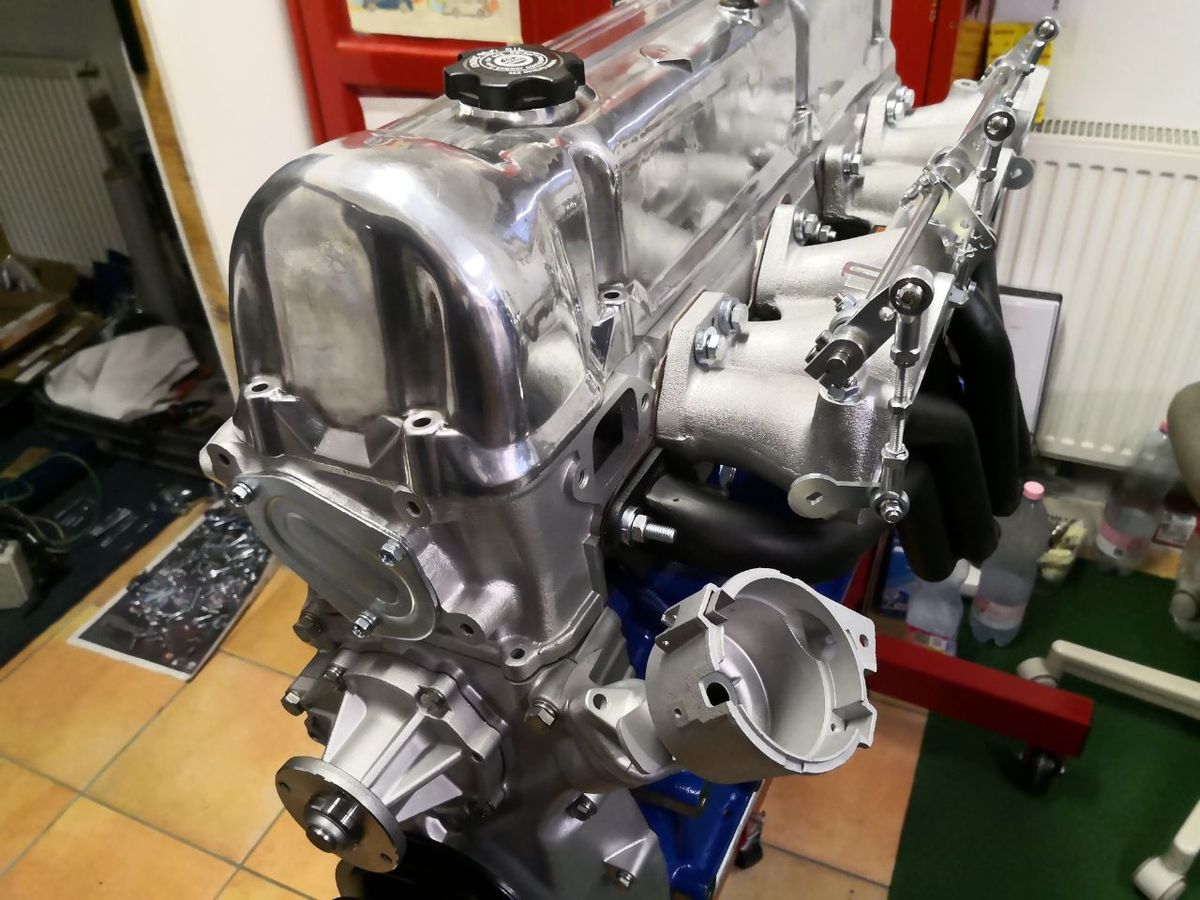 Polished NISSAN OHC valve cover and timing cover detail on a rebuilt Datsun 280Z engine