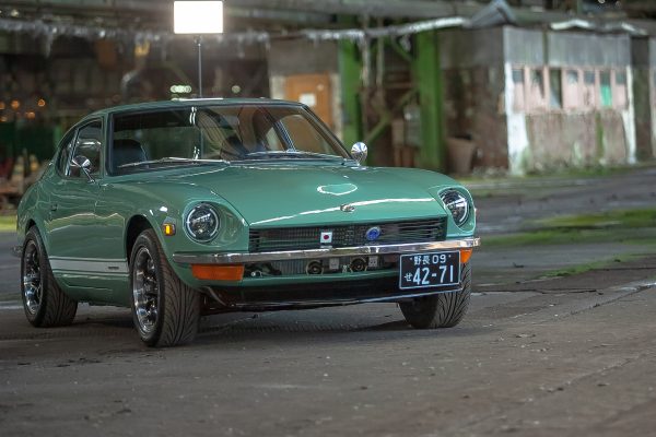 Green Datsun in the factory - 0038