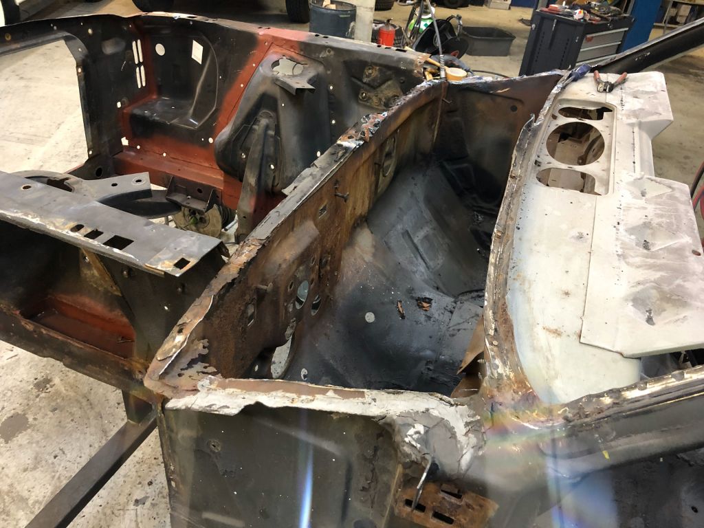 Mustang Ford Cowl Vent Reparatur Windleitblech Oldtimer Werkstatt