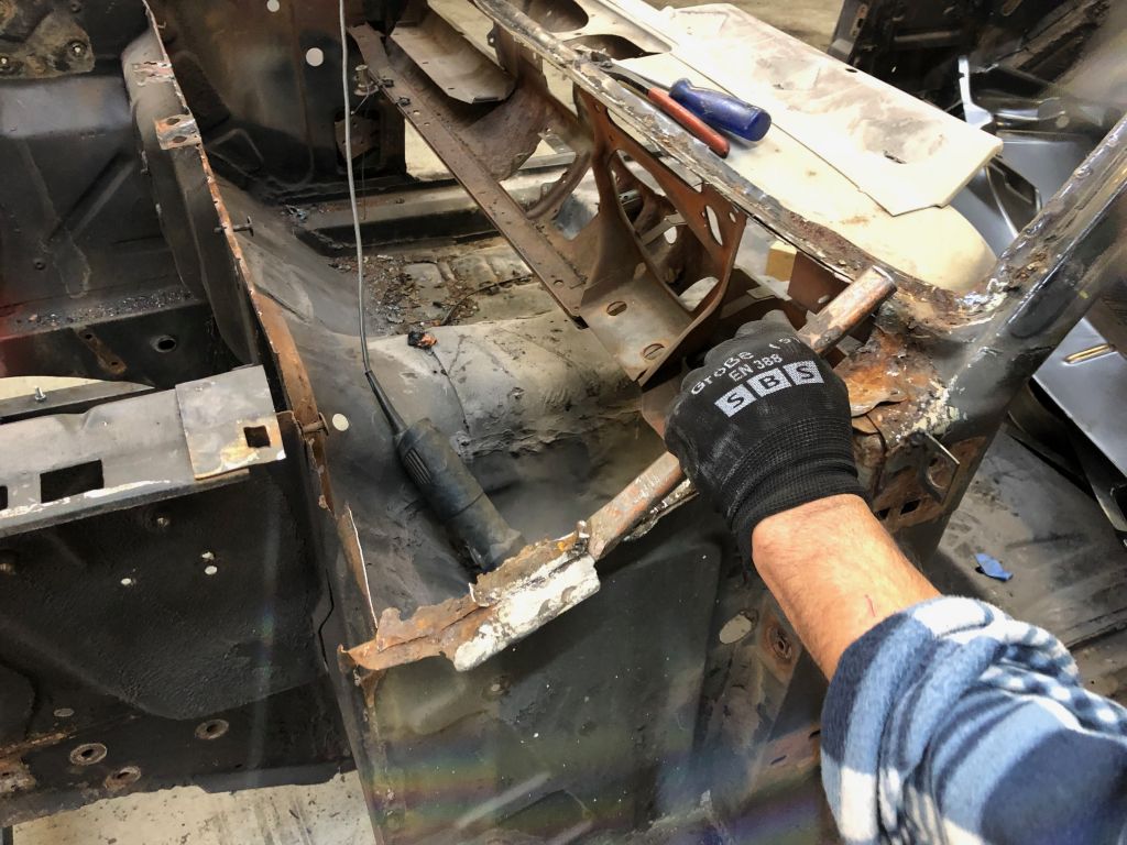 Mustang Cowl vent Reparatur