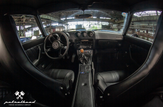 Ein 360 Video des Interieurs und des Motorraums eines schwarzen 1978er Datsun 280z zum Verkauf.