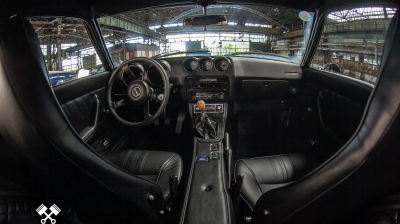 Ein 360 Video des Interieurs und des Motorraums eines schwarzen 1978er Datsun 280z zum Verkauf.