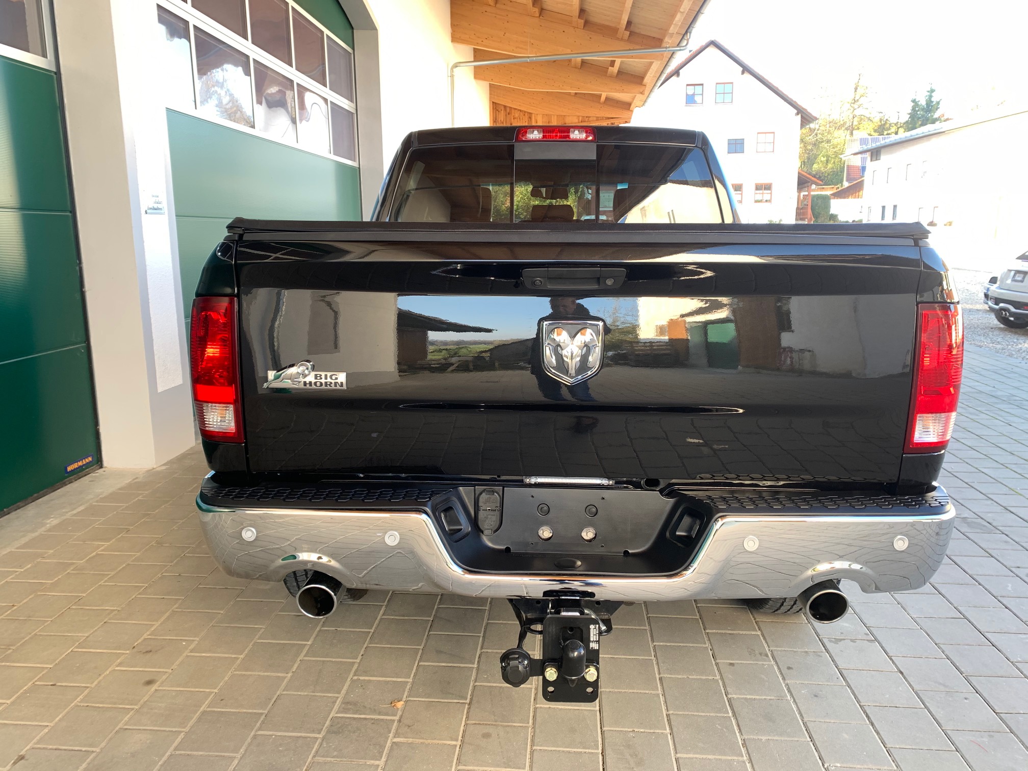 Schwarzer Dodge Ram 1500 SLT mit Kamera zu verkaufen