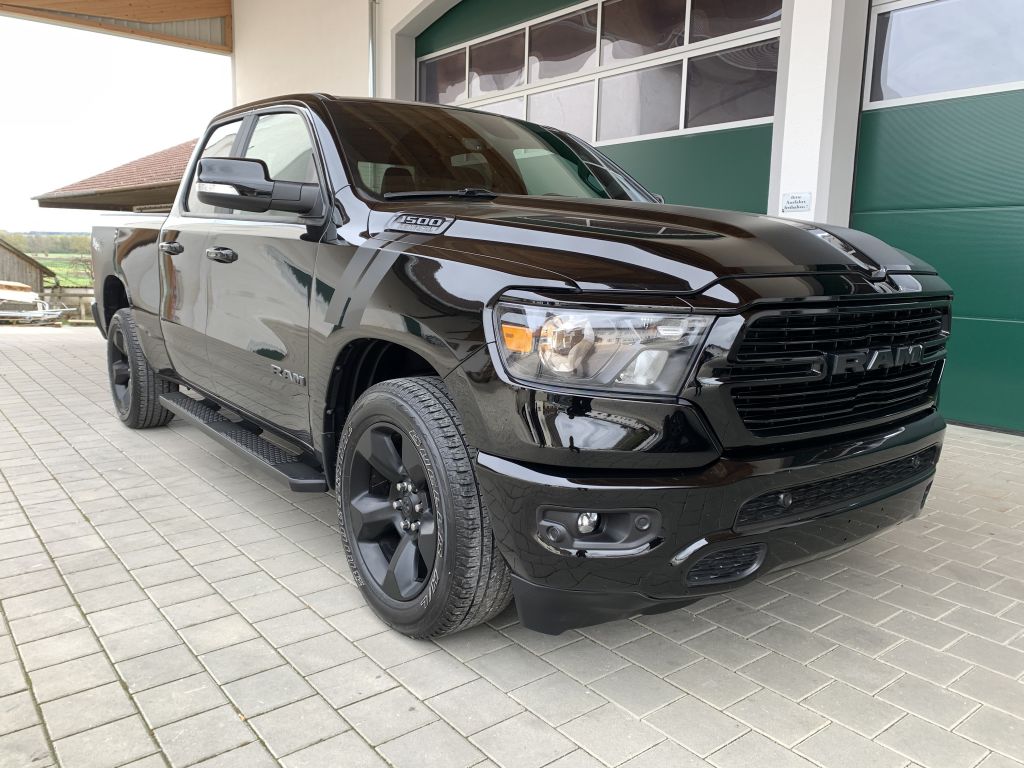Dodge Ram Schwarz