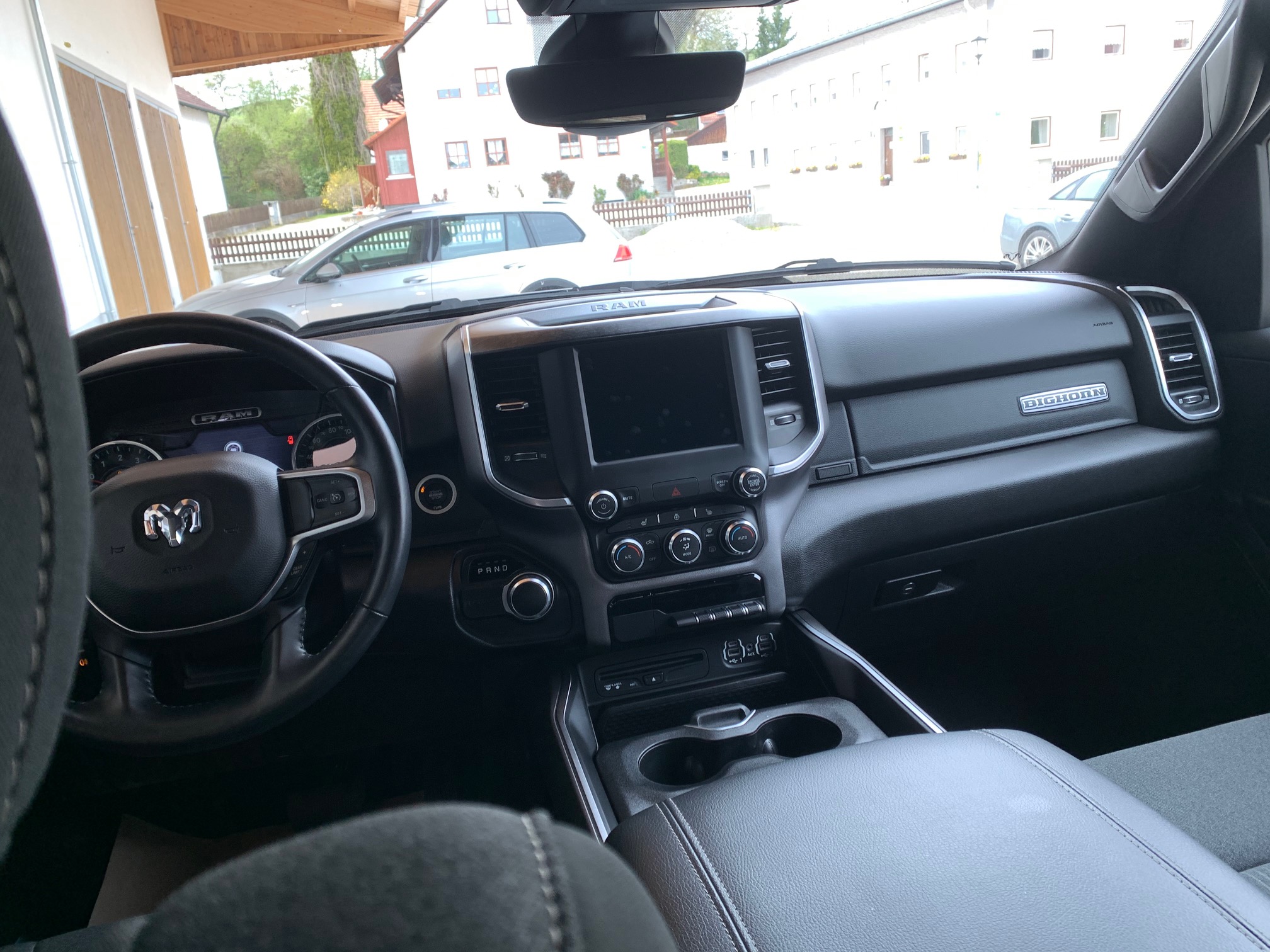 Dodge Ram 1500 SLT mit dem 5,7 Hemi V8 RWD Quad Cab zu Kaufen deutschland