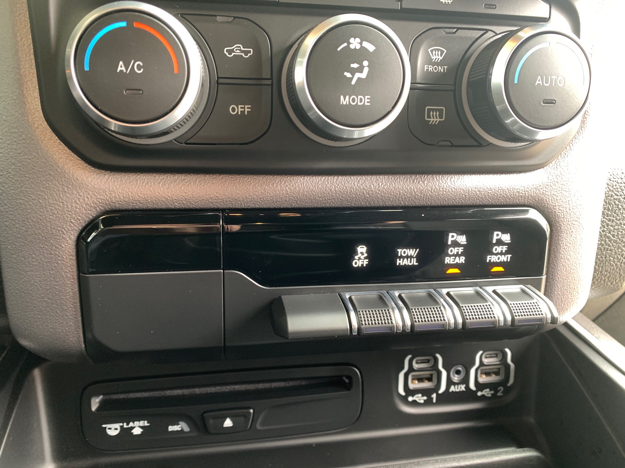Dodge Ram 1500 SLT mit dem 5,7 Hemi V8 RWD Quad Cab zu Verkaufen Osterreich