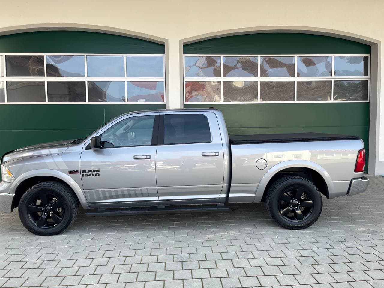 Silber Dodge Ram 1500 zu verkaufen Deutschland unfall frei