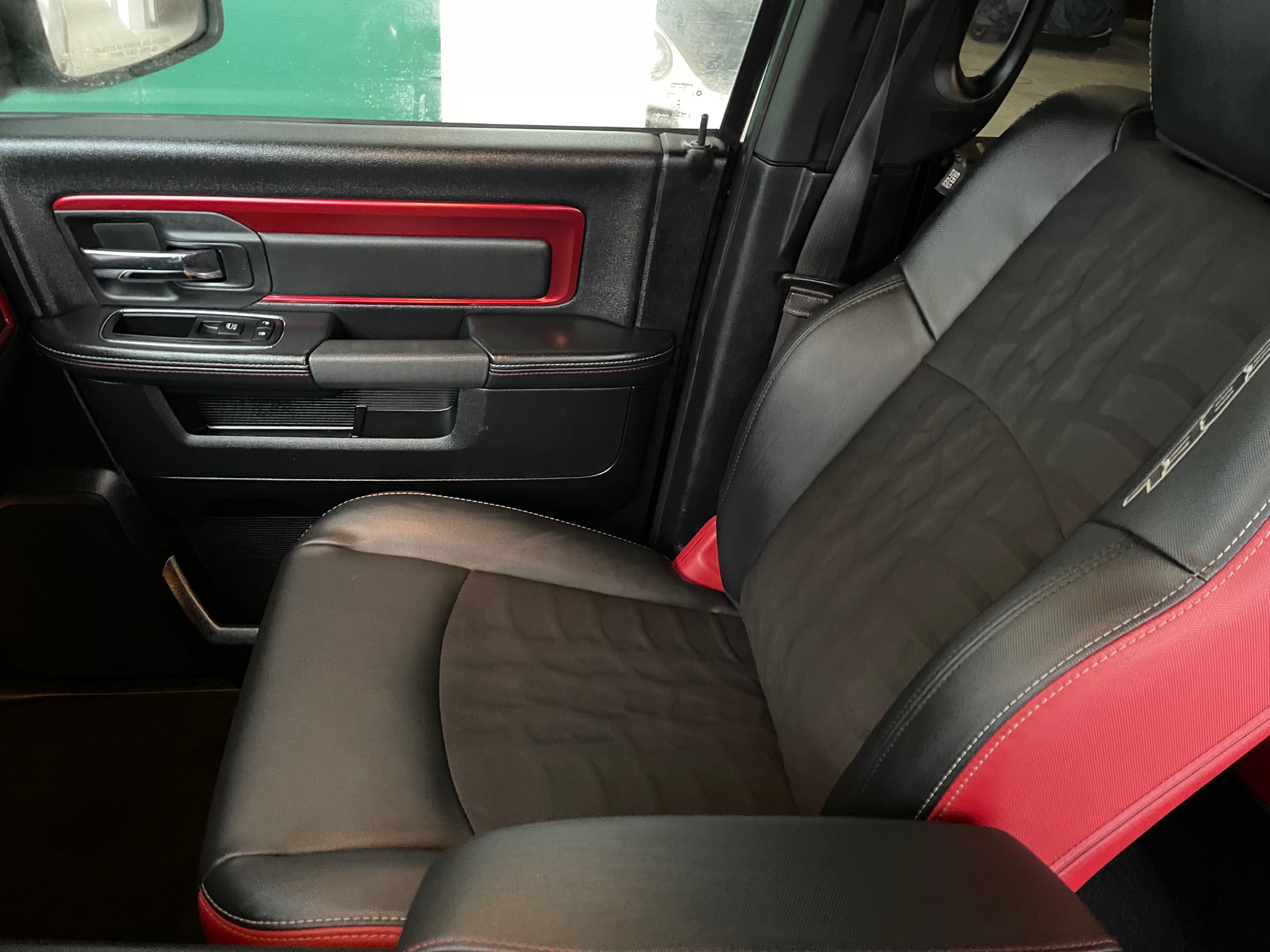 2016 Ram Rebel 1500 Classic Pickup Crew Cab zu verkaufen