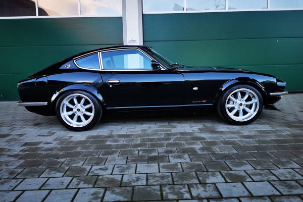 антикварный автомобиль nissan datsun 280z fairlady выставлен на продажу