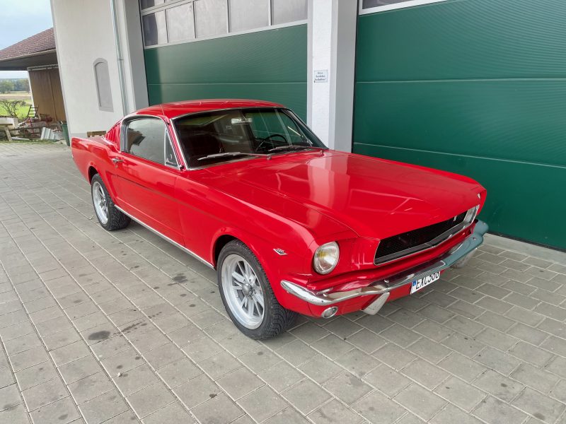 1965 Ford Mustang Fastback V8 voiture ancienne à vendre
