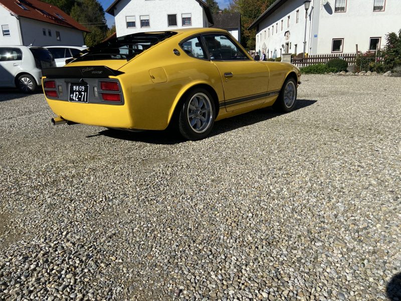 Totally restored Yellow datsun 240z 260z for sale