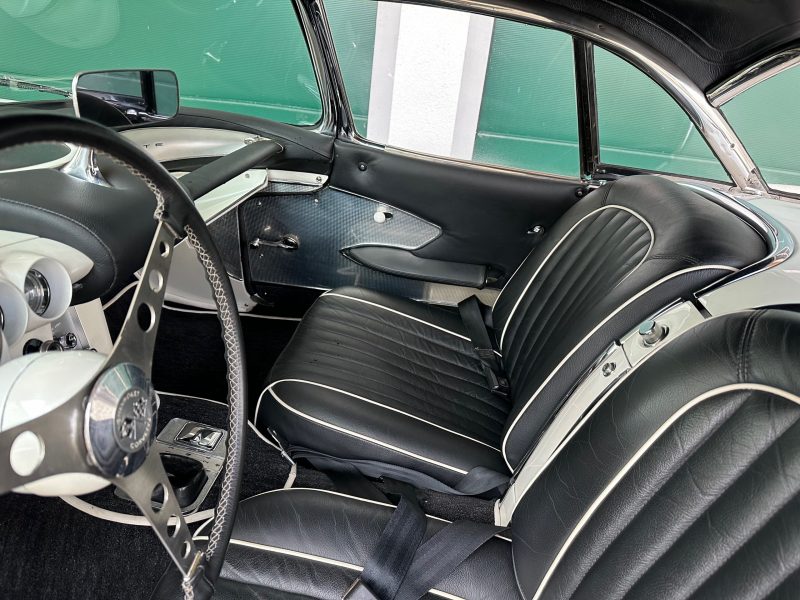 Weiß Corvette C1 Cabrio zu verkaufen Deutschland komplett restauriert