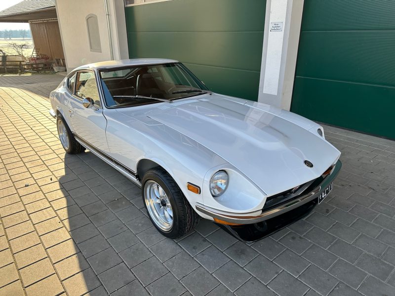 1972 Nissan Fairlady 240z for sale full frame restoration