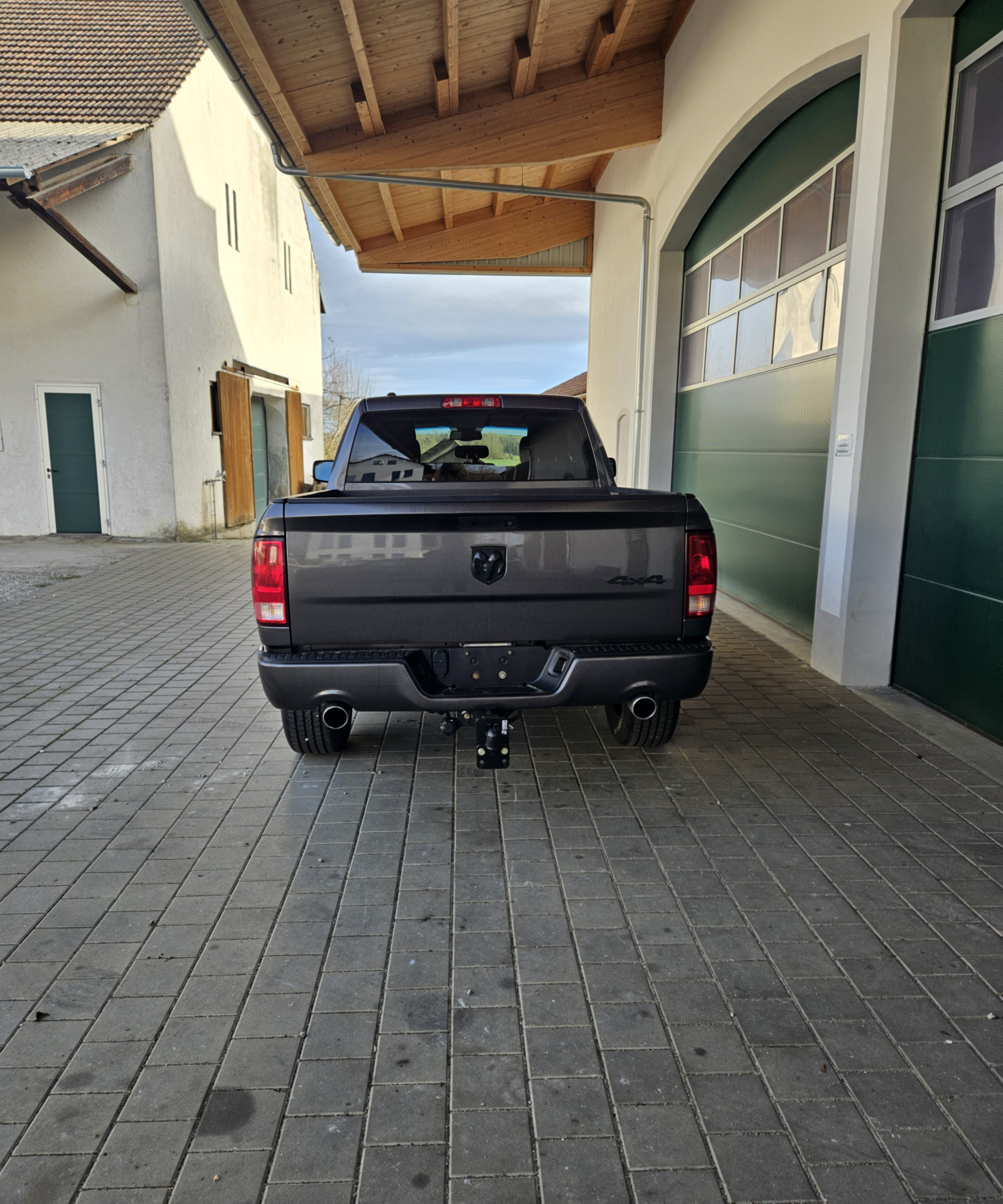 2015 Dodge Ram 1500 Grau zu verkaufen Basel