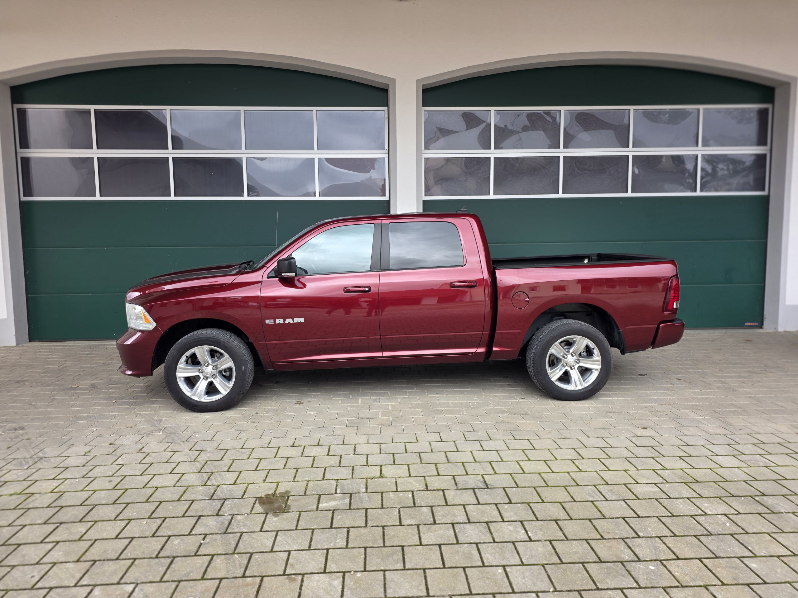2018 dodge ram sport EU for sale in Paris France