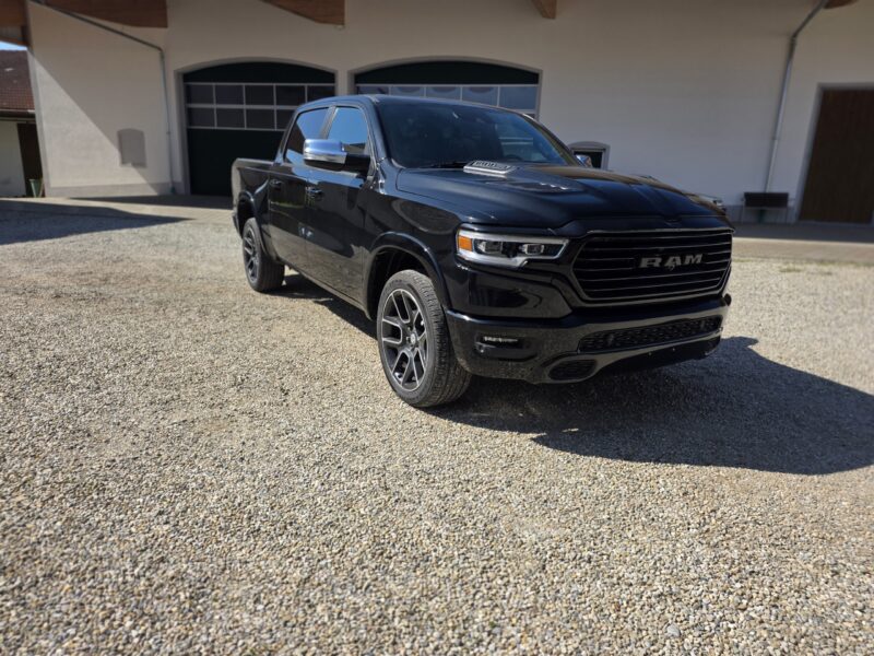 dodge-ram-1500-limited-gen5-schwarz-26-innenraum-armaturenbrett