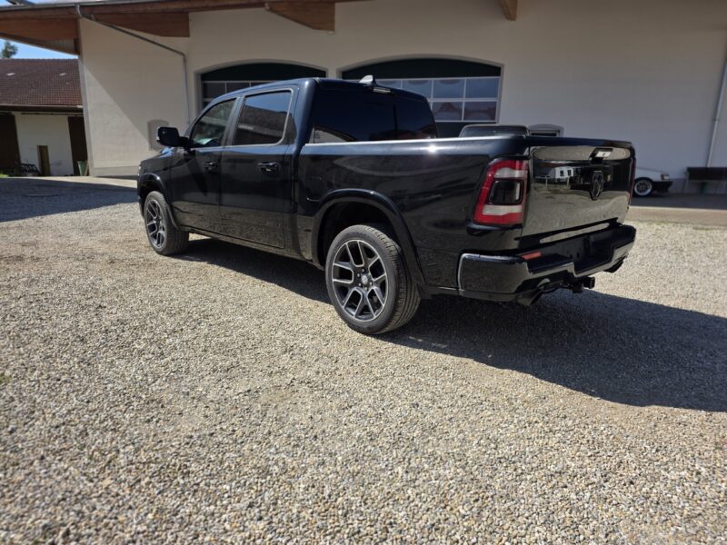 Digitales Kombiinstrument eines Dodge Ram 1500 Limited Gen 5