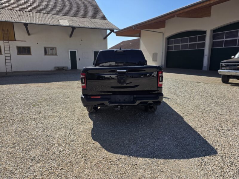 Klimabedienung im Innenraum eines Dodge Ram 1500 Limited Gen 5