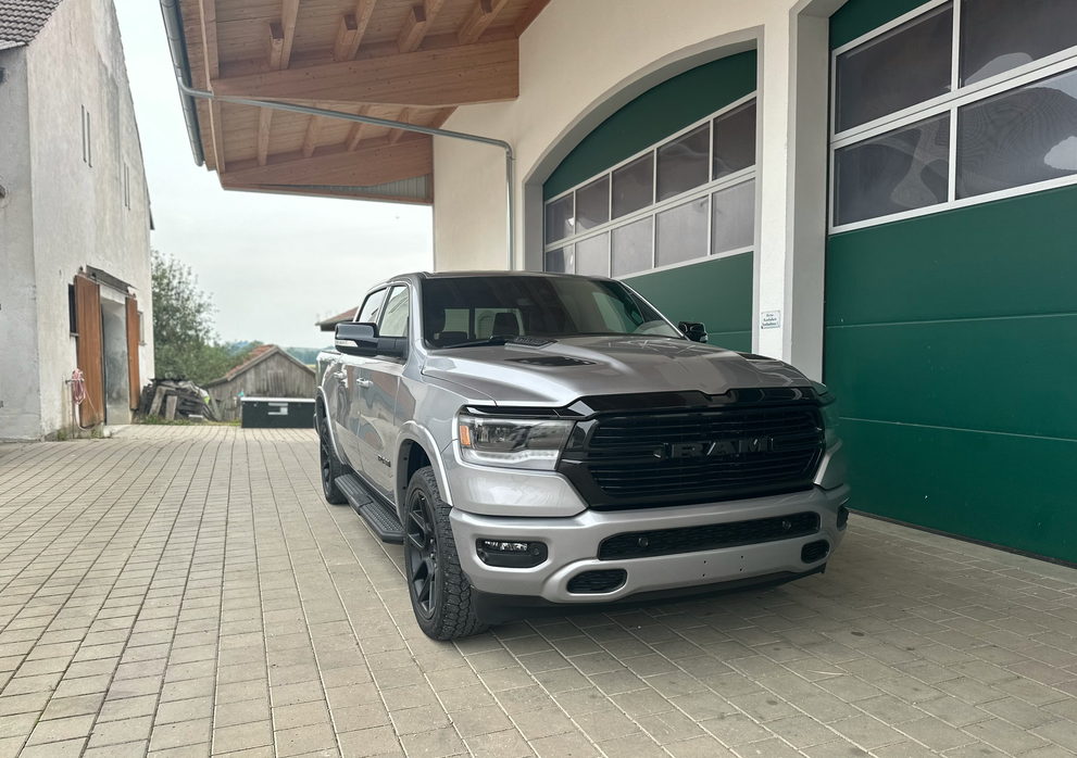 Video-Rundgang um eine 2021 RAM 1500 Night Edition – Exterieur und Interieur