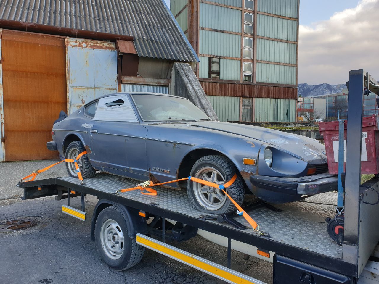 datsun-280z-arrival-germany-flatbed