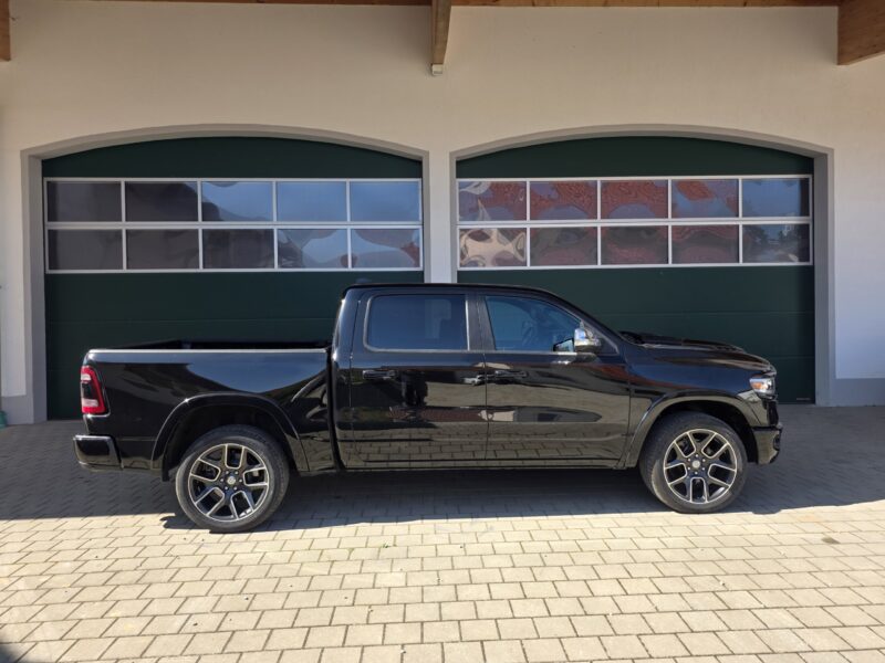 dodge-ram-1500-limited-gen5-schwarz-09-heck-heckklappe-emblem