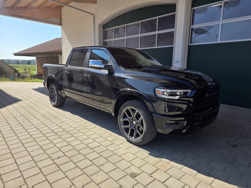 dodge-ram-1500-limited-gen5-schwarz-11-heck-ruecklicht-detail