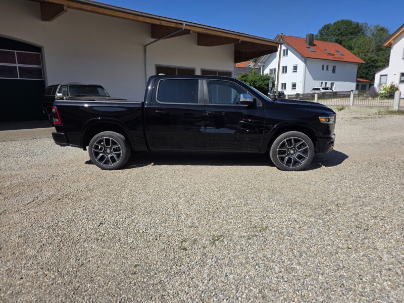 dodge-ram-1500-limited-gen5-schwarz-27-innenraum-touchscreen
