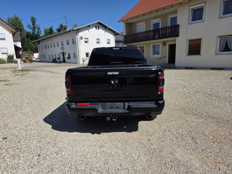 dodge-ram-1500-limited-gen5-schwarz-30-innenraum-lenkrad