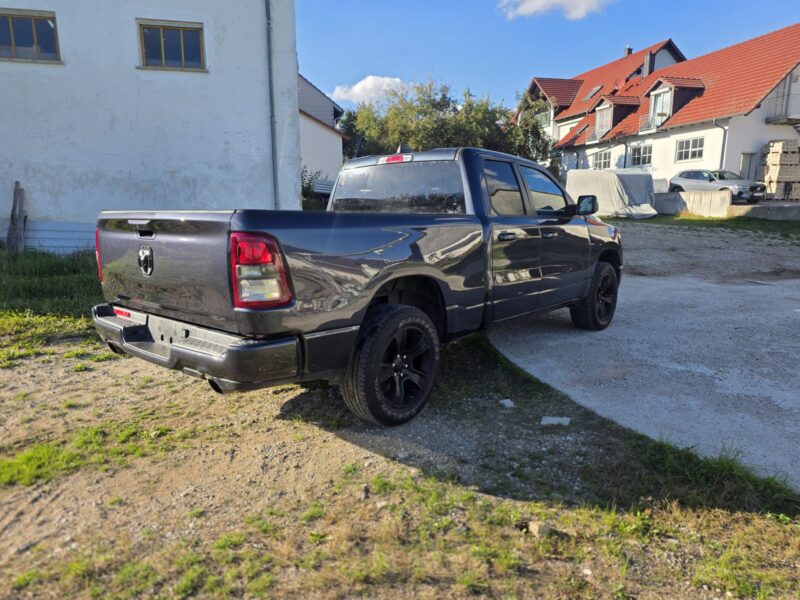 ram-1500-big-horn-2021-4x4-quad-cab-hinten-links-42 RAM 1500 Big Horn 2021 Quad Cab 4x4 hinten links mit Ladefläche und Heckklappe
