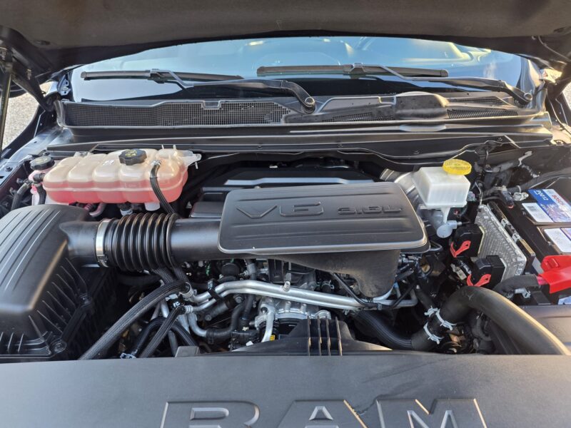 ram-1500-big-horn-2021-4x4-quad-cab-motor-3-6-v6-etorque-53 RAM 1500 Big Horn 2021 Quad Cab 4x4 3.6-Liter-V6-Motor unter der Motorhaube