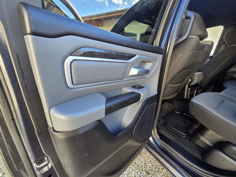 ram-1500-big-horn-2021-4x4-quad-cab-tuerverkleidung-51 RAM 1500 Big Horn 2021 Quad Cab 4x4 hintere Tür mit Türverkleidung